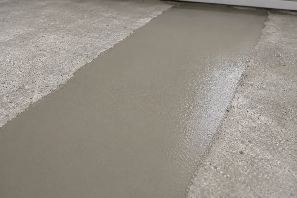Betonvloer reparatie — detail van de werkzaamheden